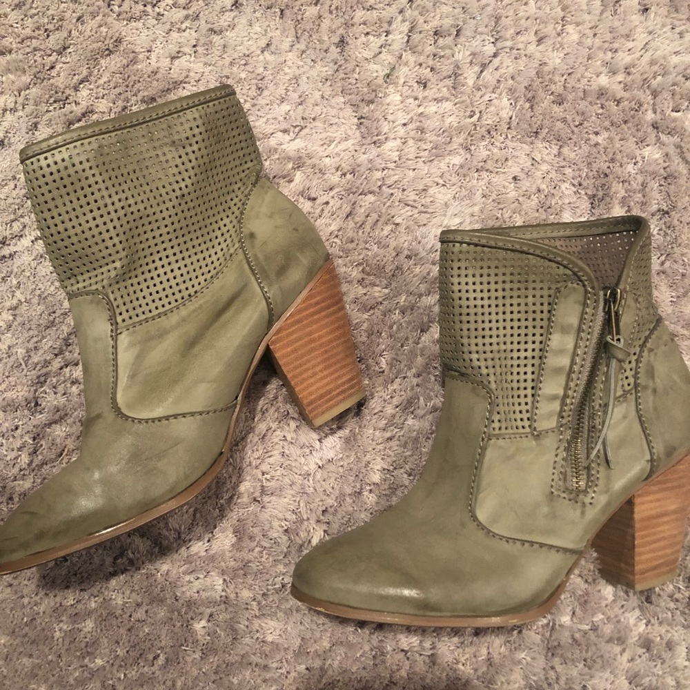 Vintage heel booties